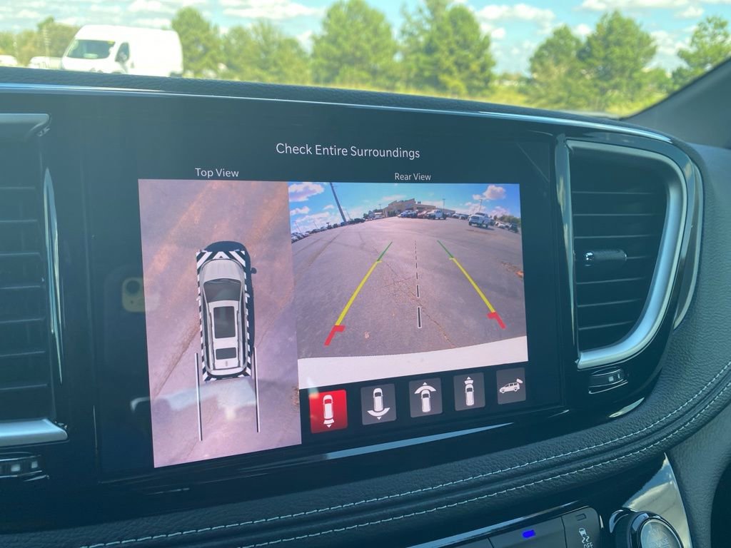 New 2026 Chrysler Pacifica Select FWD image 24
