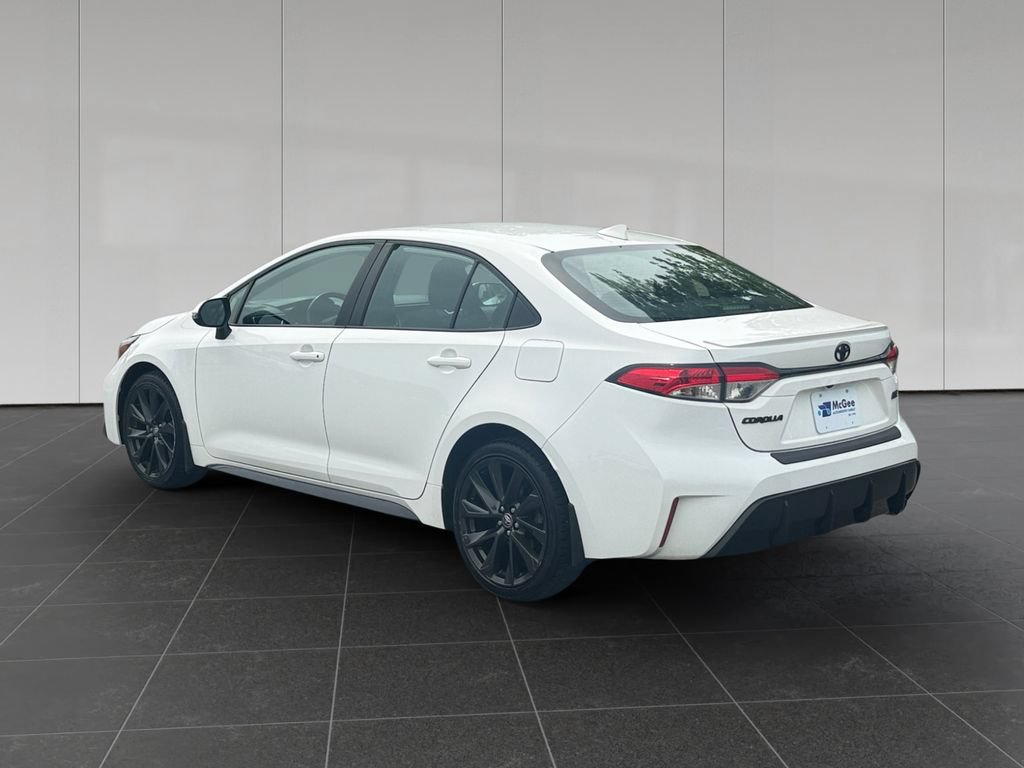Used 2023 Toyota Corolla SE w/ Carpet Mat Package (TMS) FWD image 3
