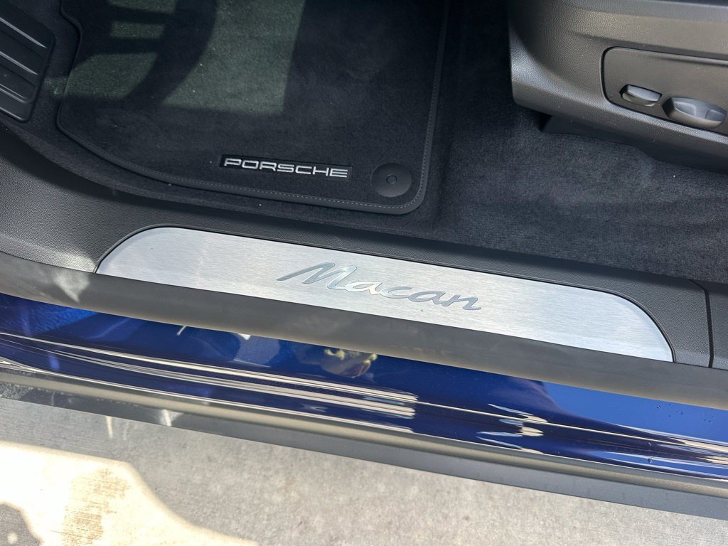 Used 2026 Porsche Macan Electric RWD image 23