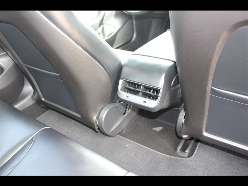 Used 2018 Tesla Model 3 Performance image 15