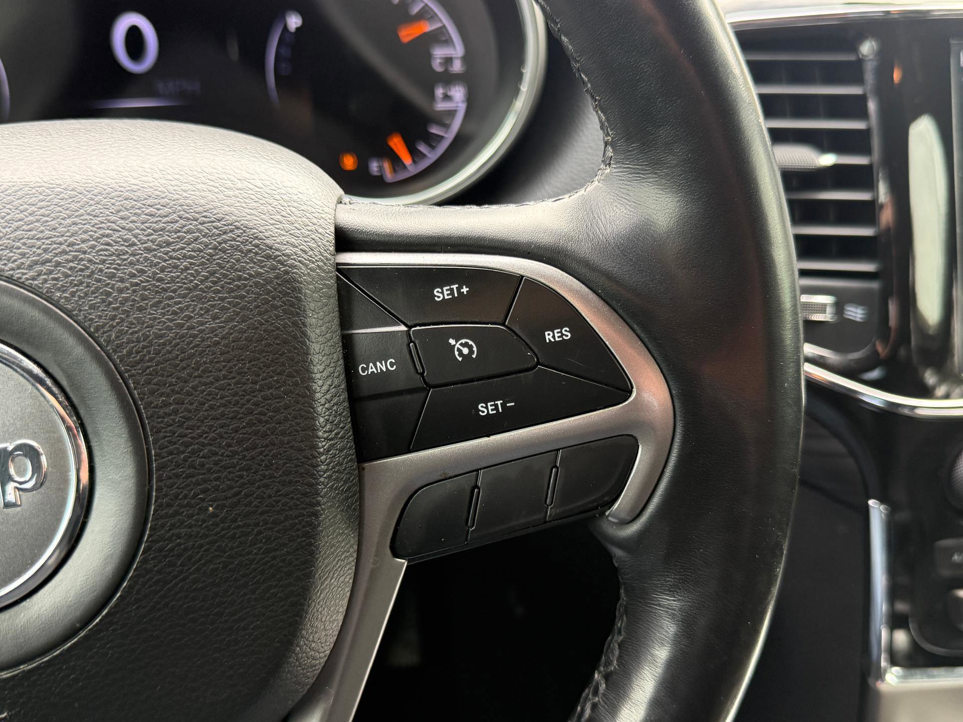 Used 2022 Jeep Grand Cherokee Laredo X image 13