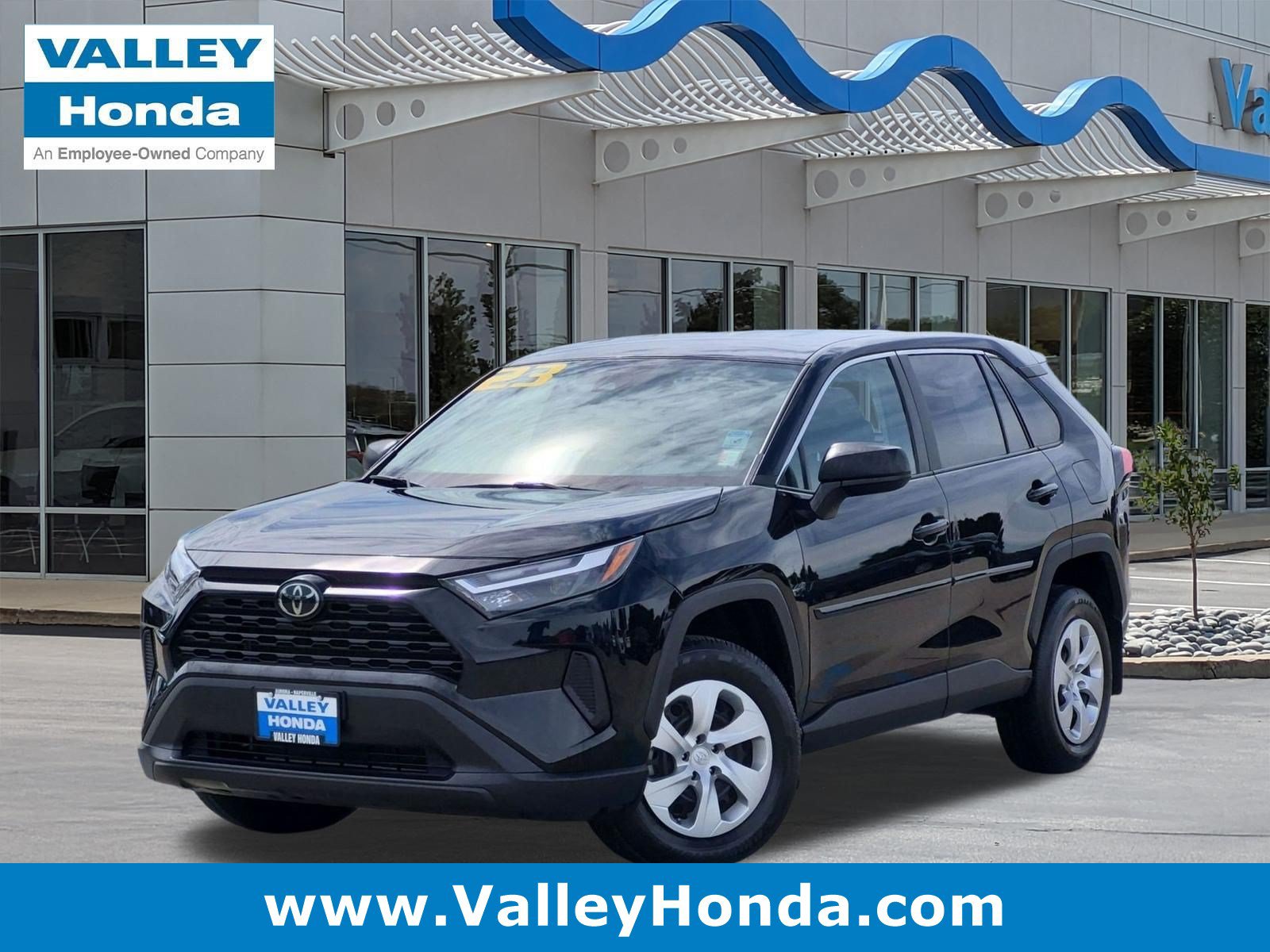 Used 2023 Toyota RAV4 LE AWD/4WD image 1