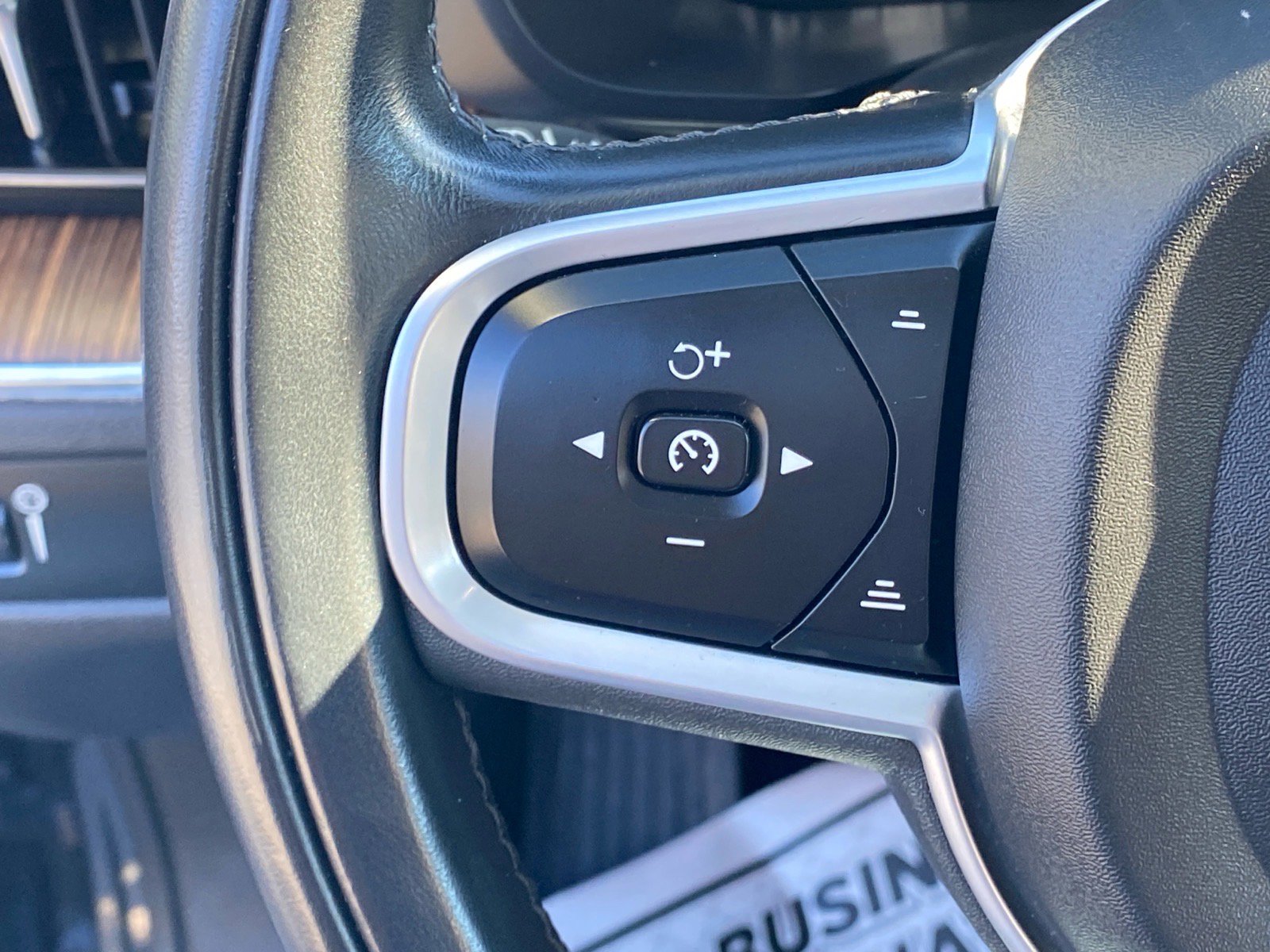 Used 2021 Volvo XC60 T6 Momentum image 18