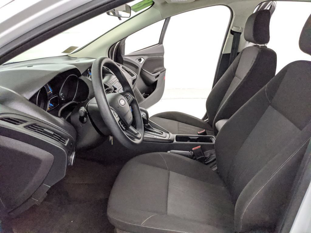 Used 2018 Ford Focus SE FWD image 15