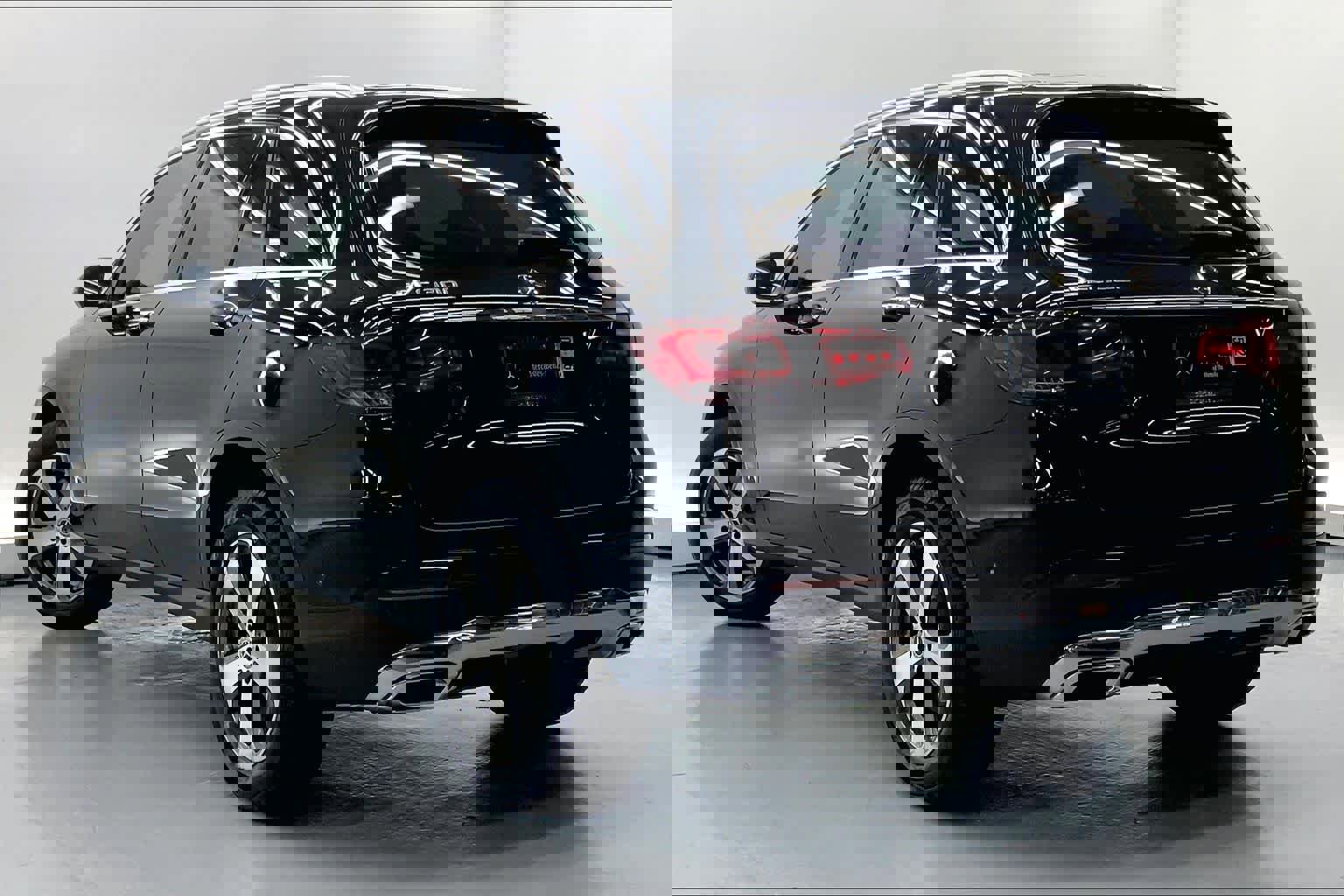 Used 2022 Mercedes-Benz GLC 300 image 2