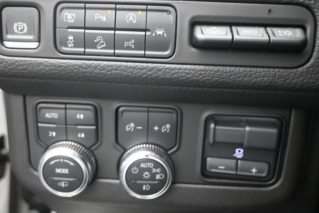 Used 2024 GMC Yukon Denali w/ Denali Reserve Package AWD/4WD image 31