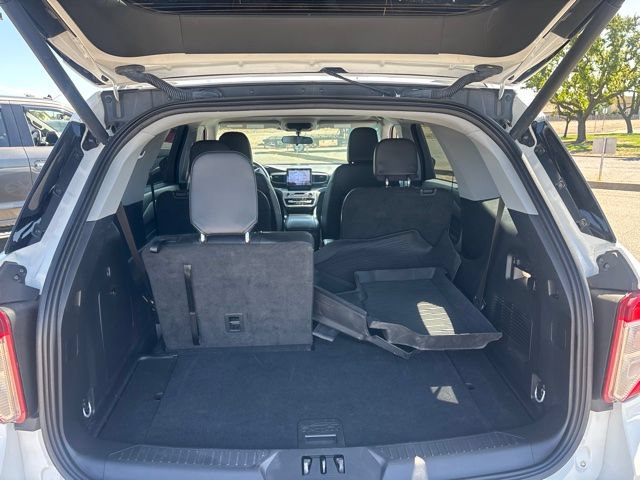 Used 2023 Ford Explorer XLT w/ Equipment Group 202A AWD/4WD image 9