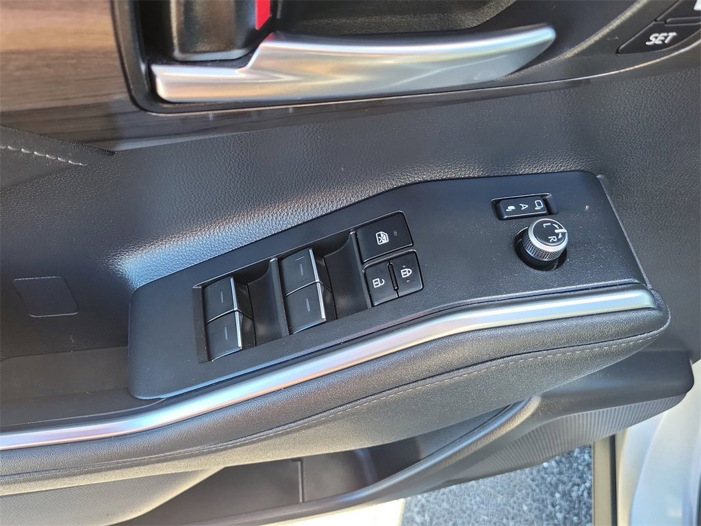 Used 2023 Toyota Highlander Limited image 19