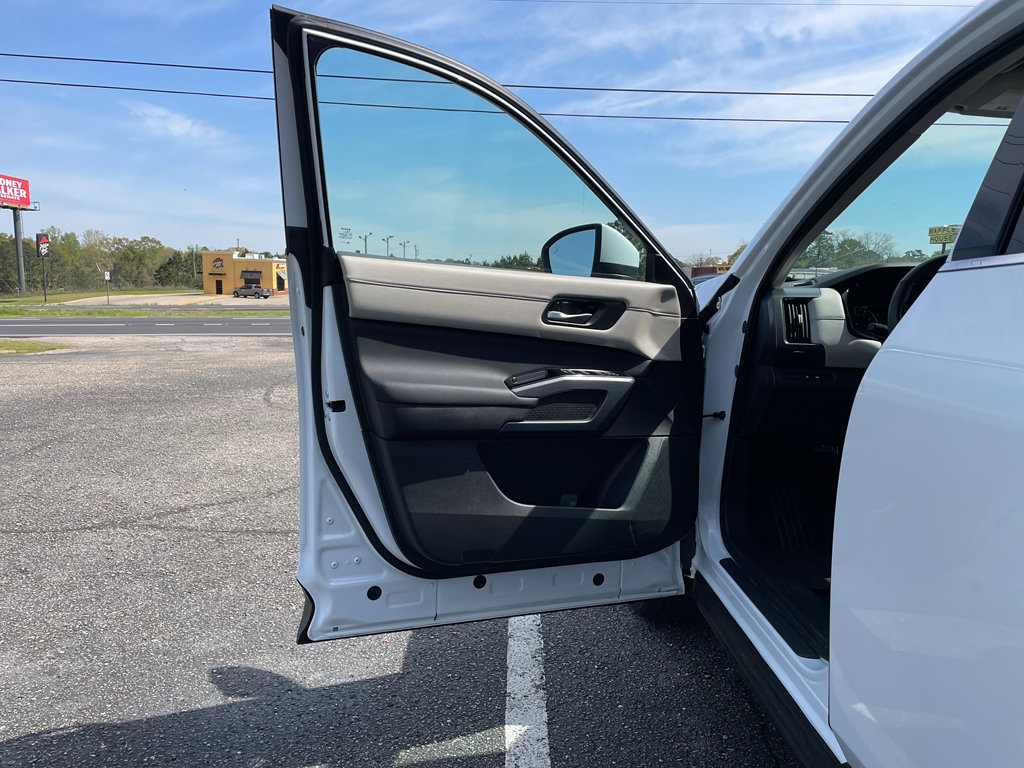 Certified 2025 Nissan Pathfinder SL image 8