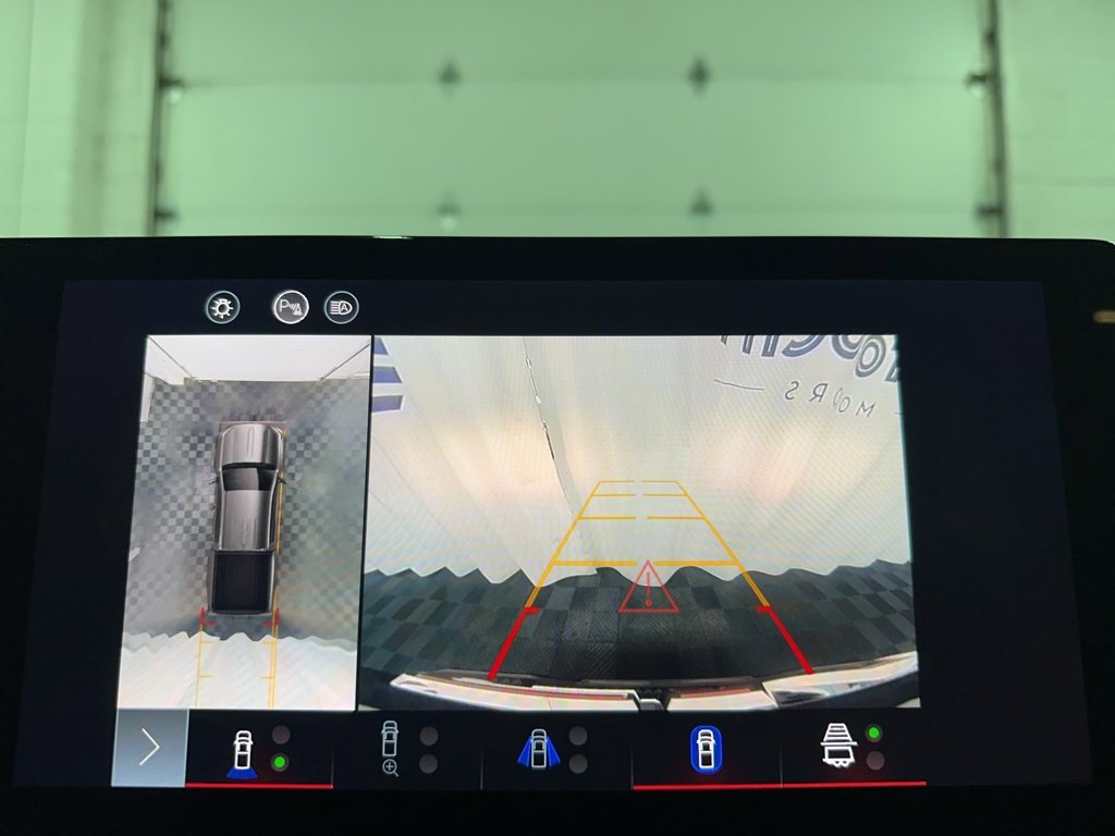 Used 2024 GMC Canyon Denali image 28