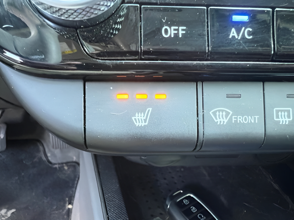 Used 2023 Hyundai Elantra SEL w/ Convenience Package FWD image 29