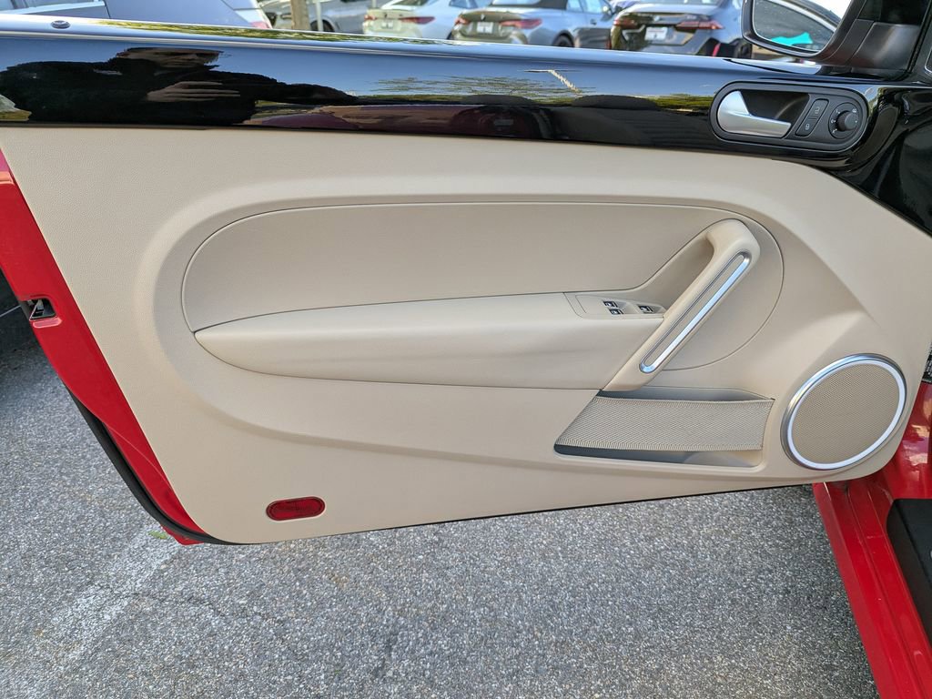 Used 2013 Volkswagen Beetle Turbo image 16