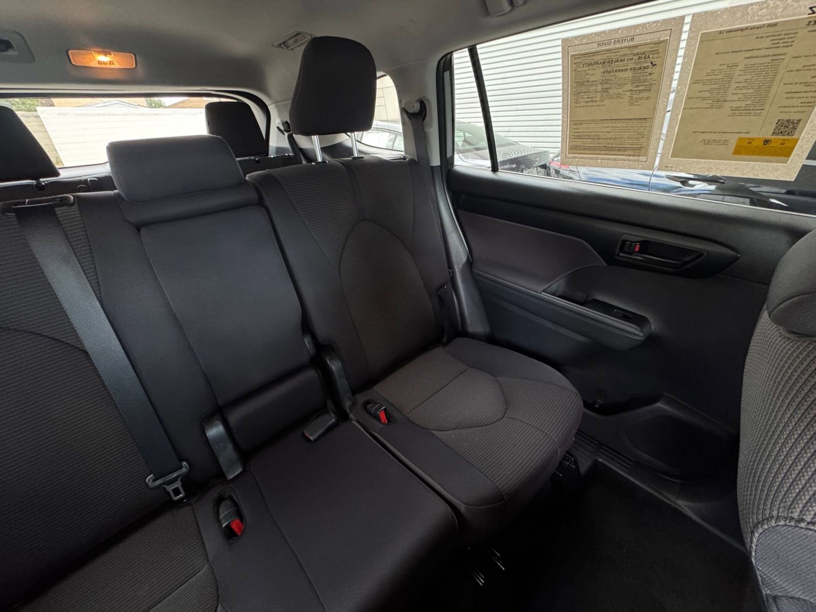 Used 2025 Toyota Highlander LE FWD image 40