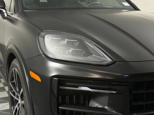 Used 2025 Porsche Cayenne GTS AWD/4WD image 12