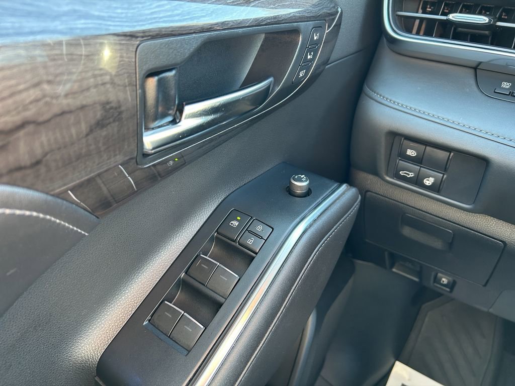 Used 2020 Toyota Highlander Limited image 22