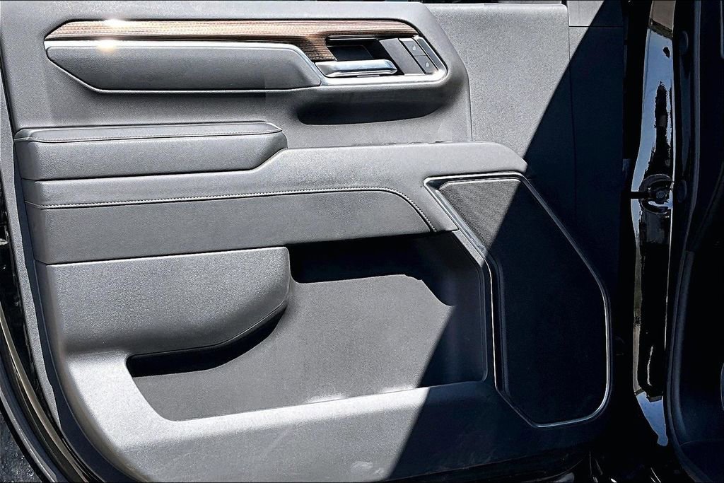 Used 2024 Chevrolet Silverado 2500 LT w/ Midnight Edition image 20