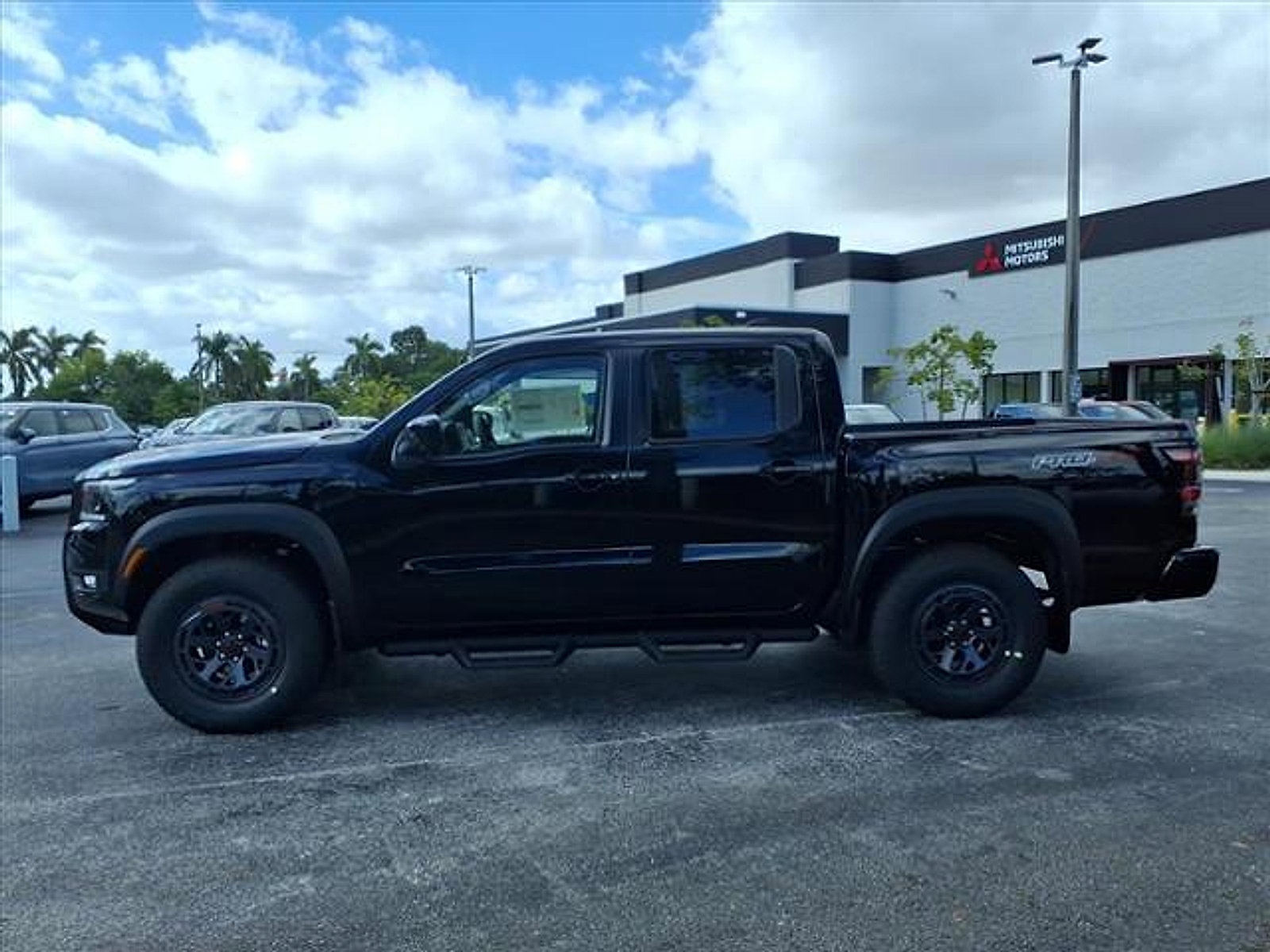 New 2026 Nissan Frontier PRO-4X w/ Pro-4x Convenience Package image 2