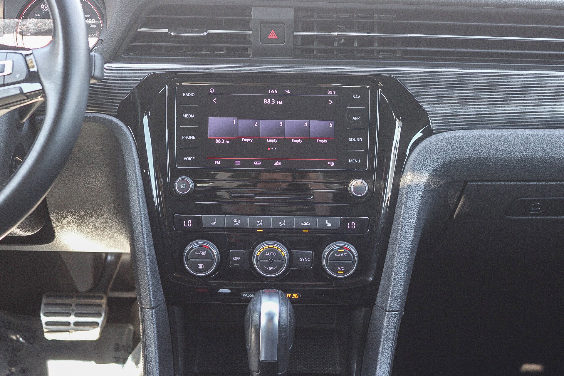 Used 2021 Volkswagen Passat 2.0T R-Line image 14