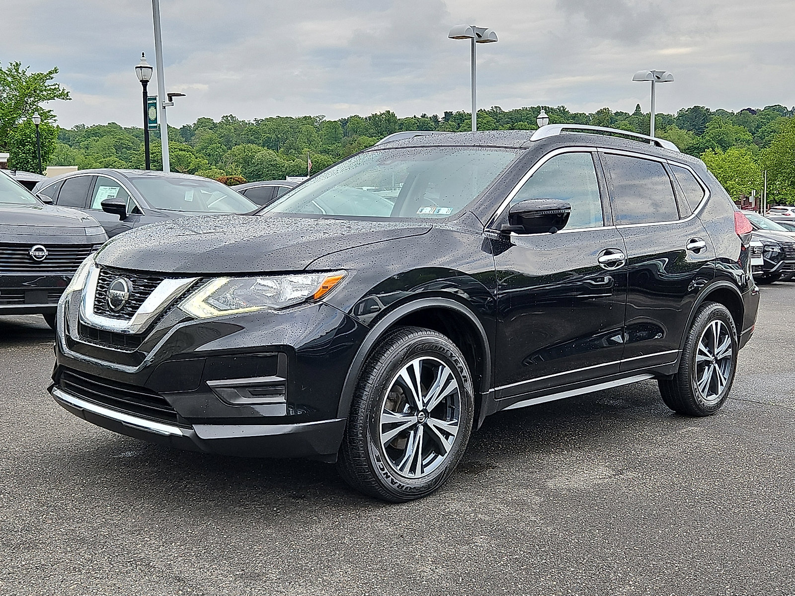 Certified 2020 Nissan Rogue SV w/ Premium Package AWD/4WD image 3