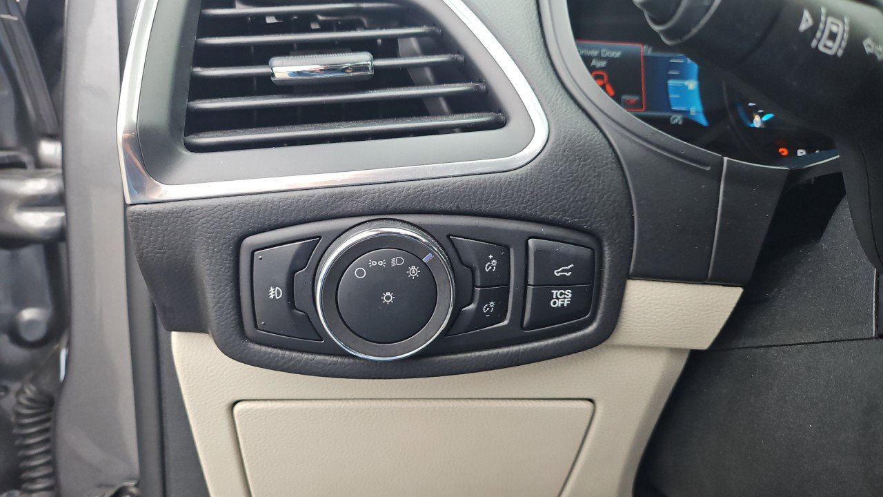 Used 2024 Ford Edge Titanium image 17