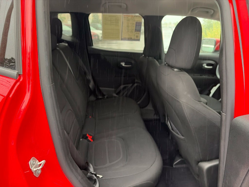 Used 2020 Jeep Renegade Latitude FWD image 16