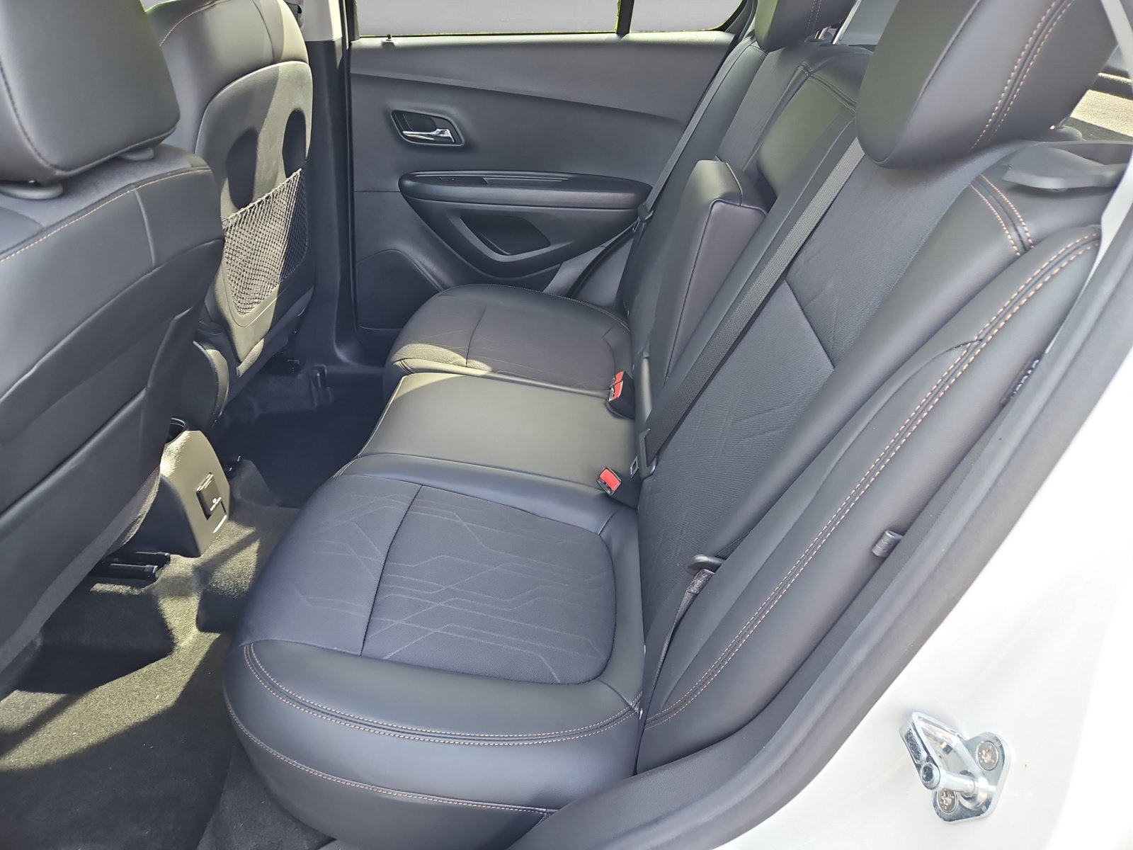 Used 2021 Chevrolet Trax LT w/ LT Convenience Package AWD/4WD image 14
