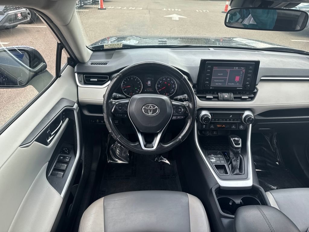 Used 2021 Toyota RAV4 XLE Premium image 11