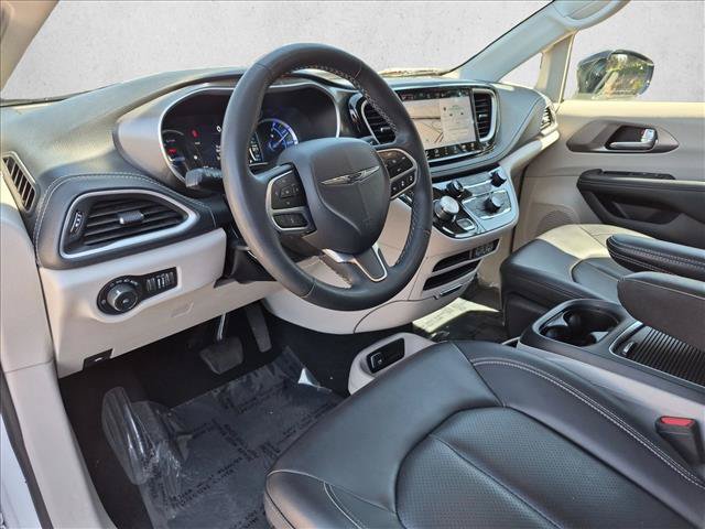 Used 2024 Chrysler Pacifica Limited FWD image 10