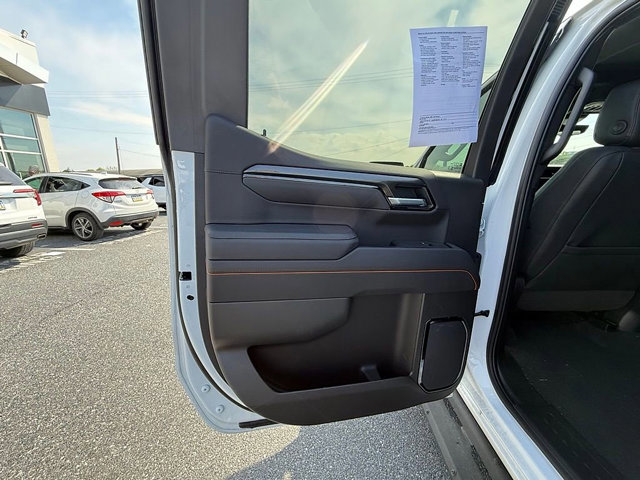 Used 2025 GMC Sierra 1500 AT4 w/ Technology Package AWD/4WD image 16