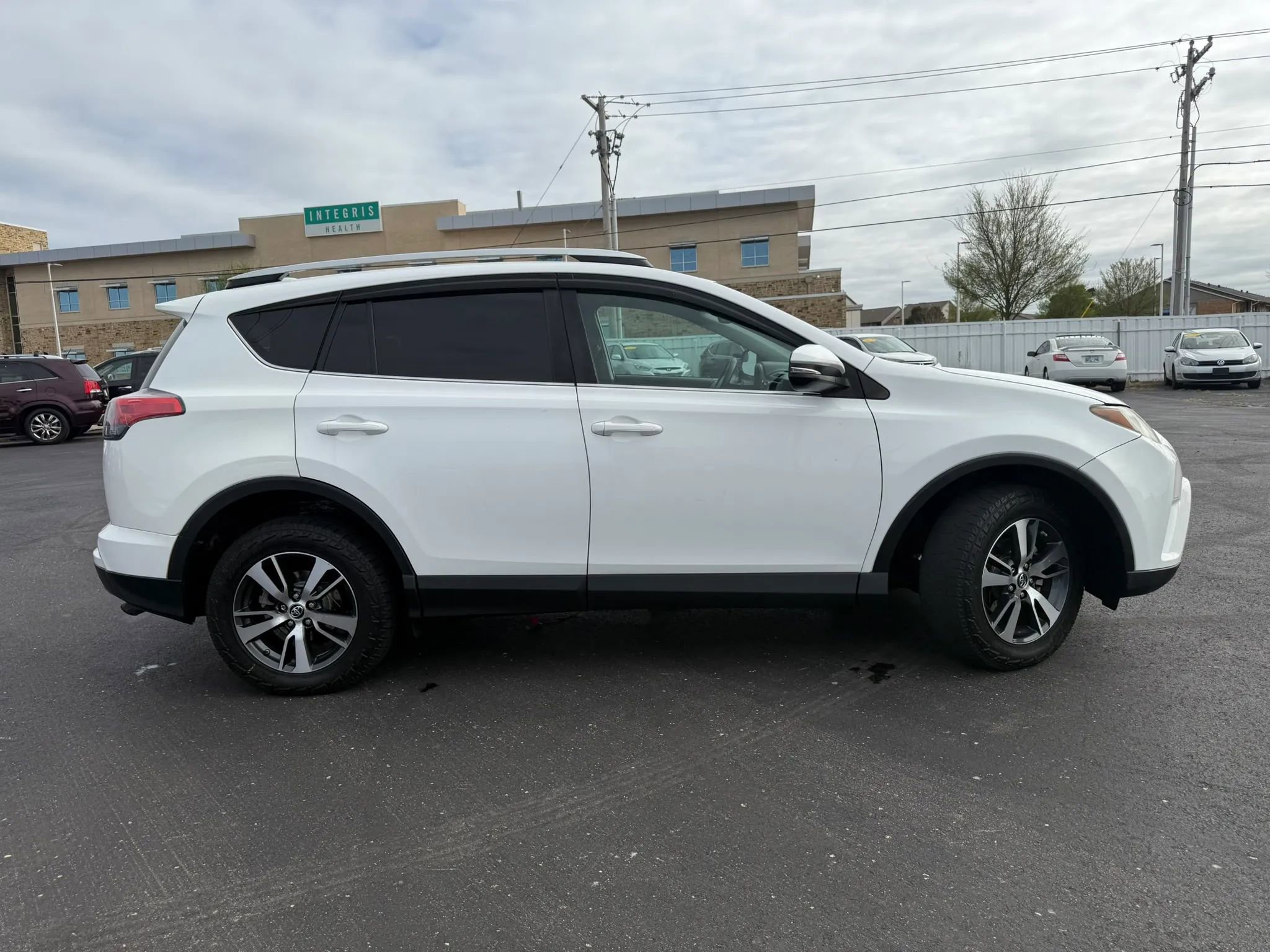 Used 2016 Toyota RAV4 XLE AWD/4WD image 3