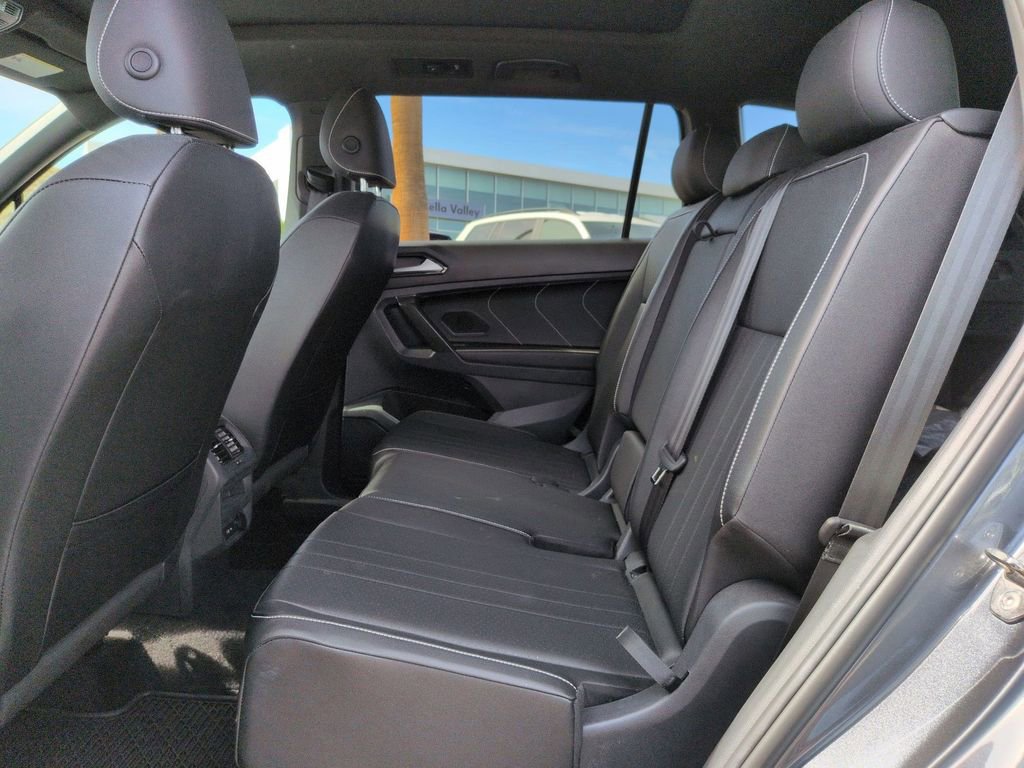 Used 2023 Volkswagen Tiguan SE R-Line image 18