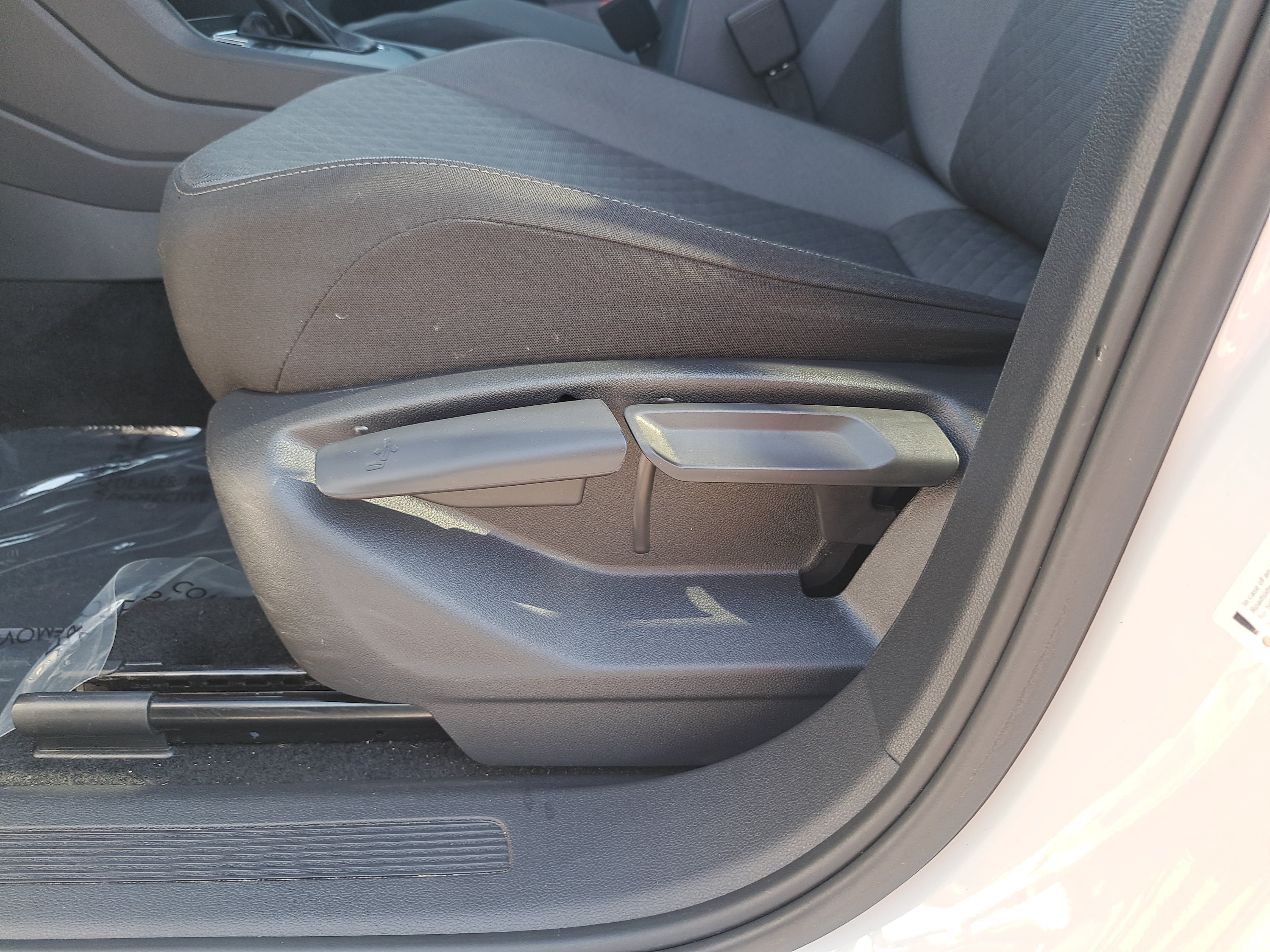 Used 2020 Volkswagen Tiguan S FWD image 28