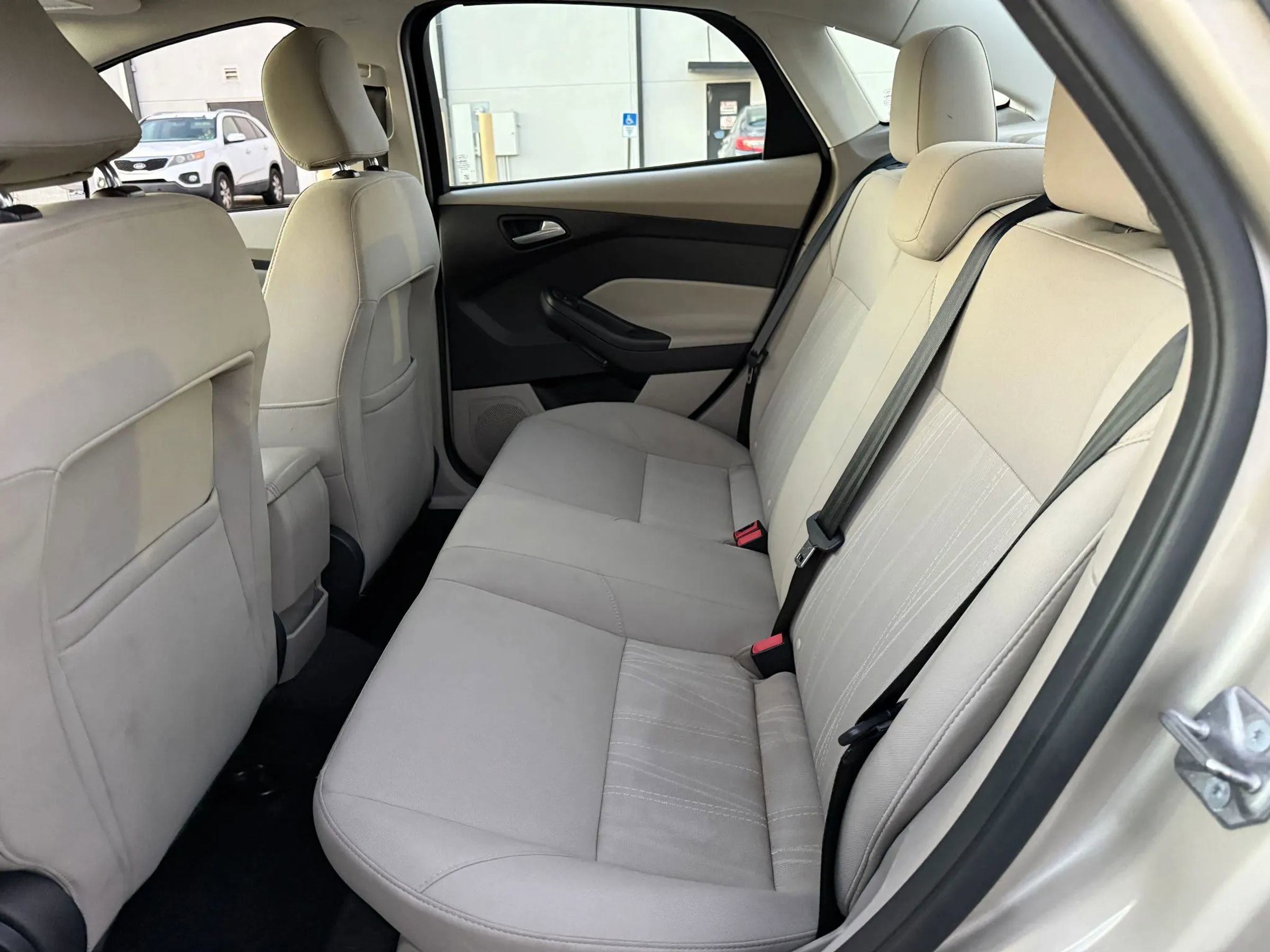 Used 2017 Ford Focus SE w/ Cold Weather Package image 18