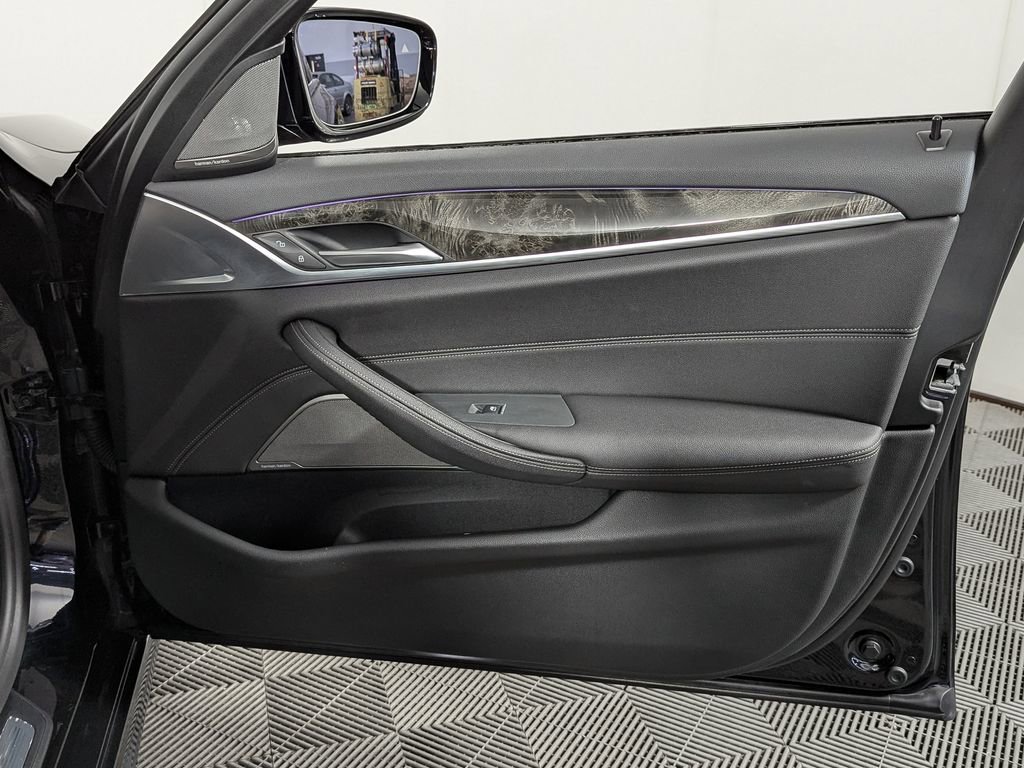 Used 2021 BMW 540i xDrive w/ M Sport Package image 34