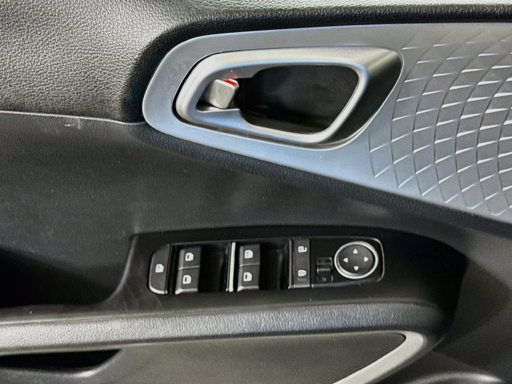 Used 2023 Kia Soul S FWD image 22