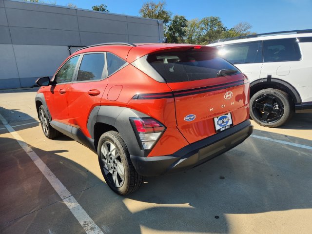 Used 2025 Hyundai Kona SEL AWD/4WD image 3