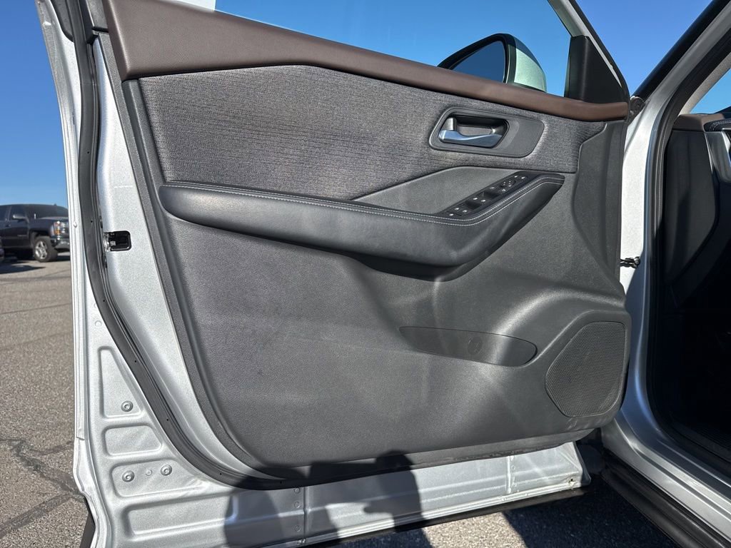 Used 2022 Nissan Rogue SV image 27