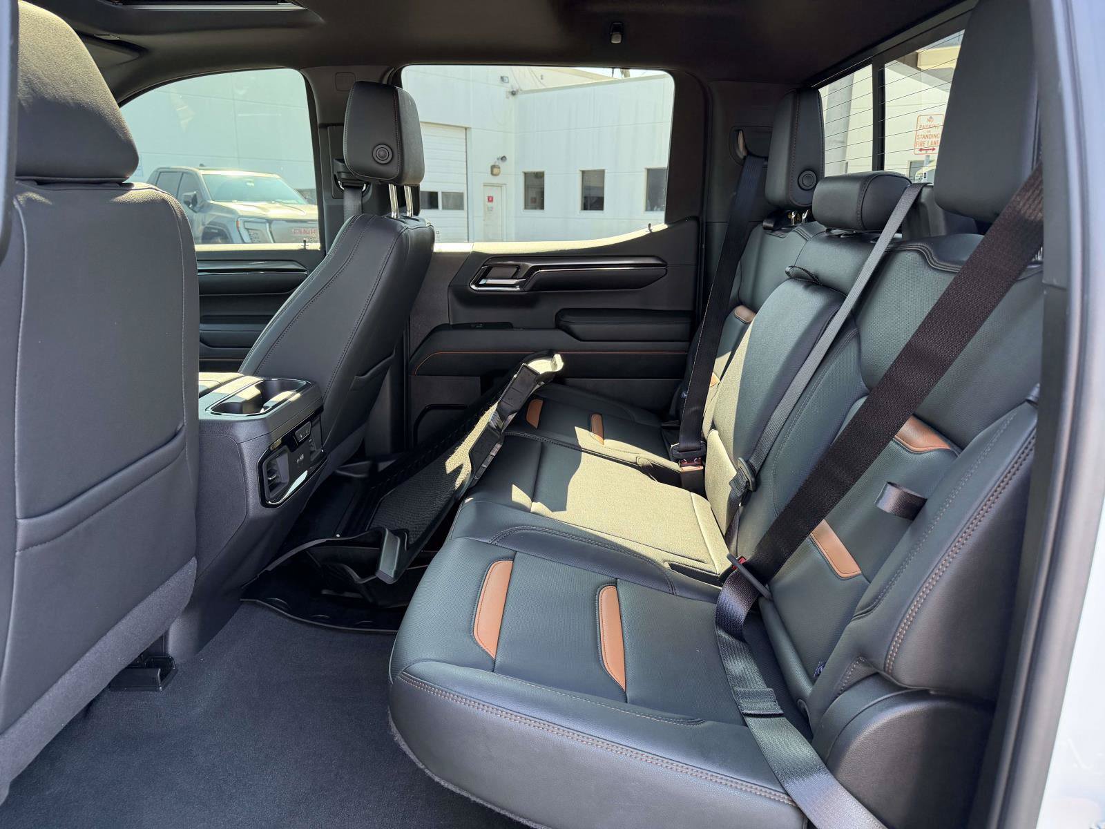 Used 2024 GMC Sierra 1500 AT4 w/ Technology Package AWD/4WD image 9