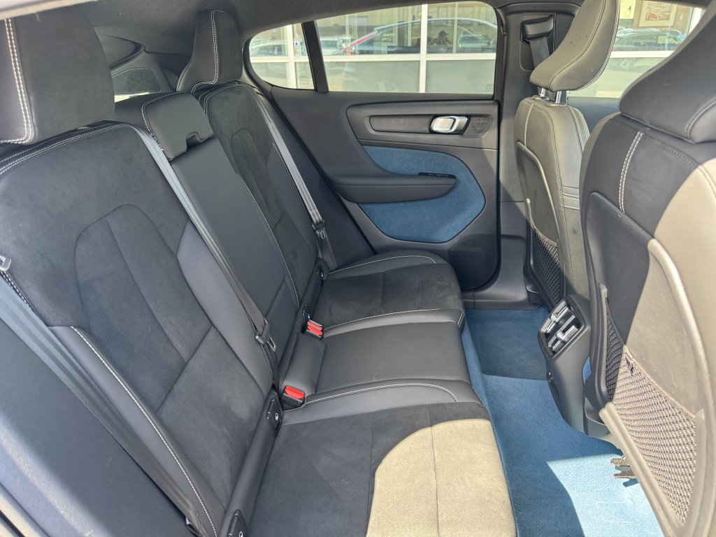 Used 2022 Volvo C40 P8 Recharge Ultimate image 37