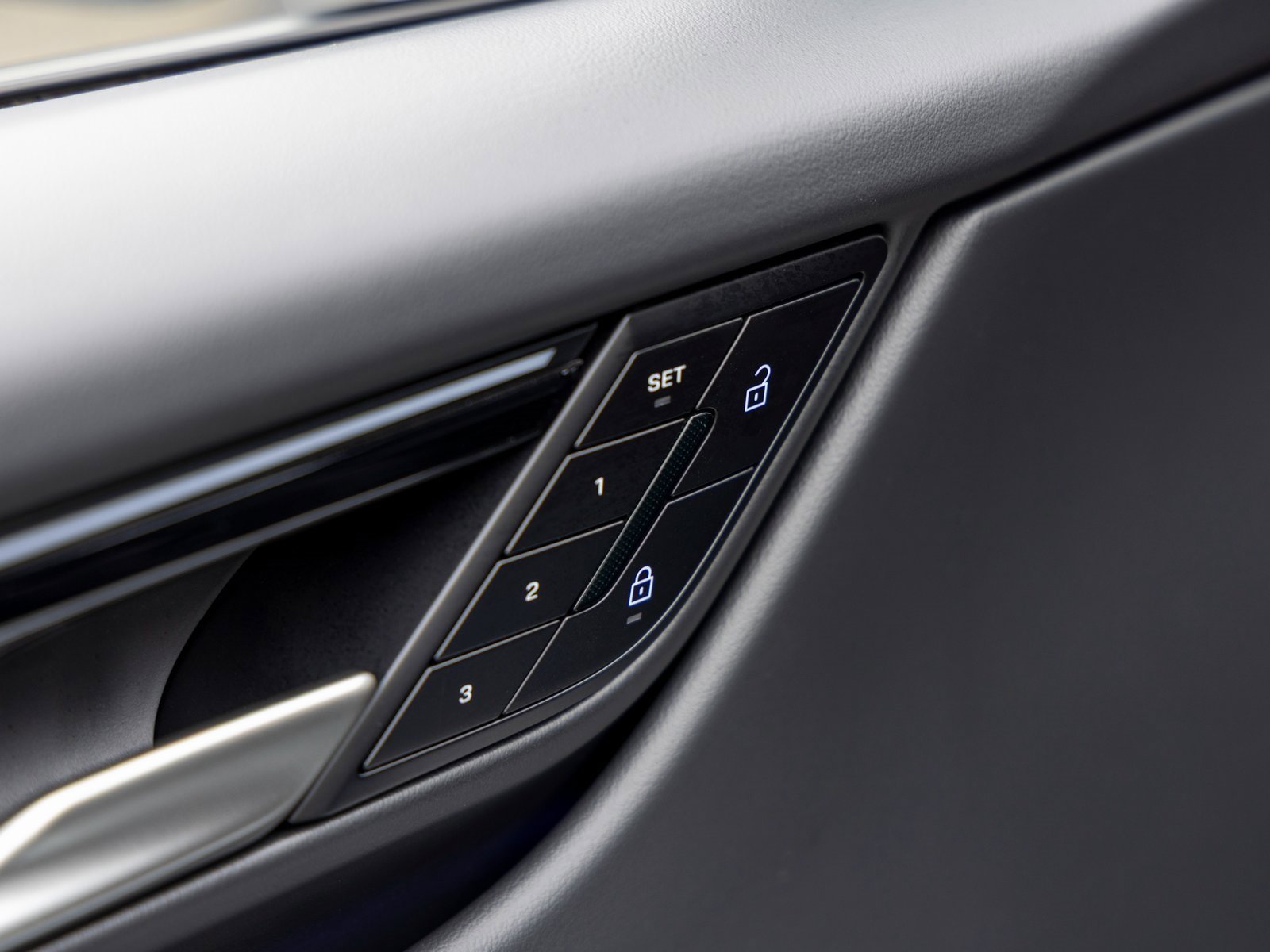 New 2025 Porsche Macan Electric image 24