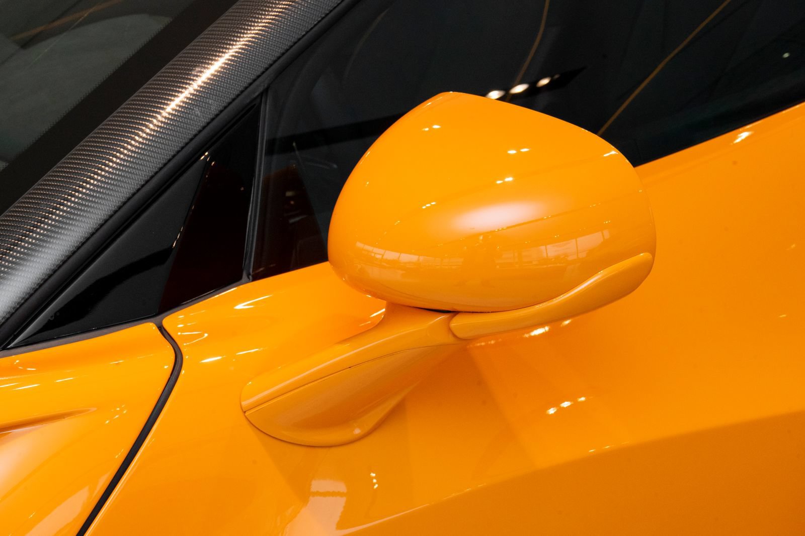 Used 2026 McLaren Artura Spider RWD image 50