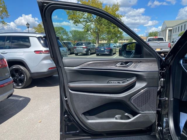 New 2025 Jeep Grand Cherokee Overland w/ Adv Protech Group III image 21