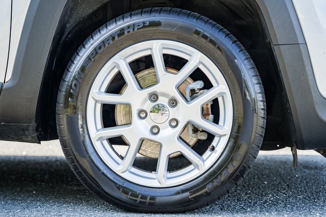 Used 2020 Jeep Renegade Latitude w/ UConnect 8.4 Nav Group image 26