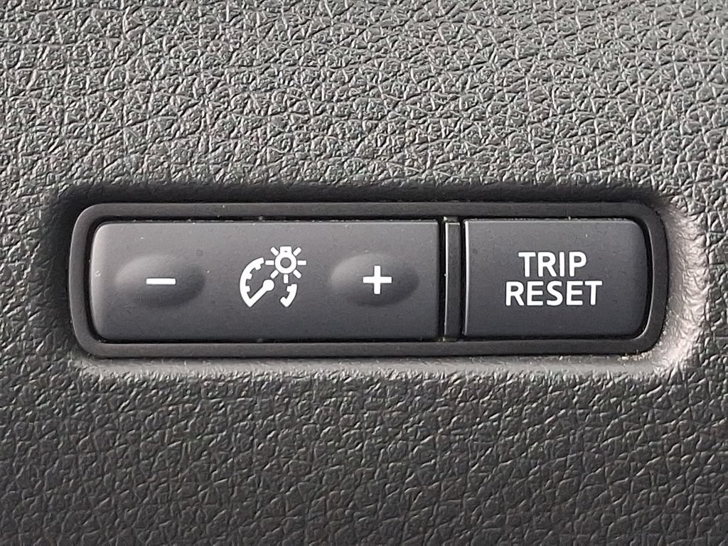 Used 2018 Nissan Rogue SL FWD image 23