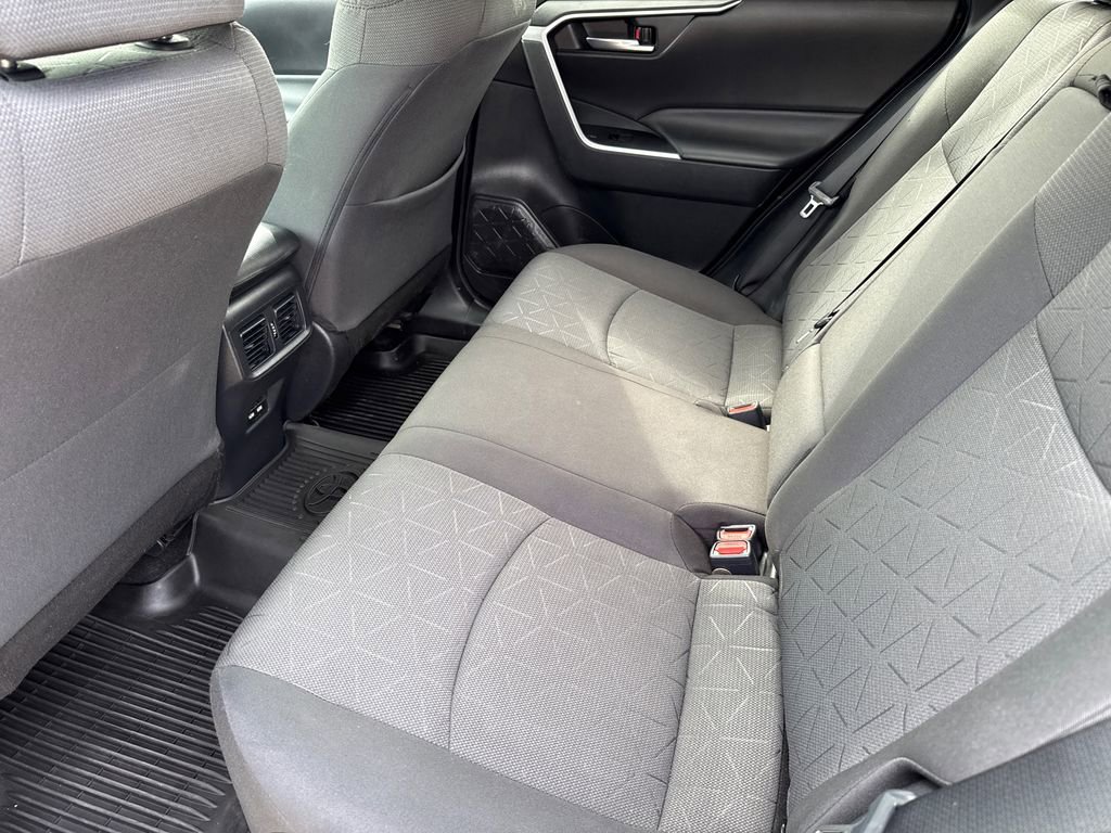 Used 2021 Toyota RAV4 XLE AWD/4WD image 16