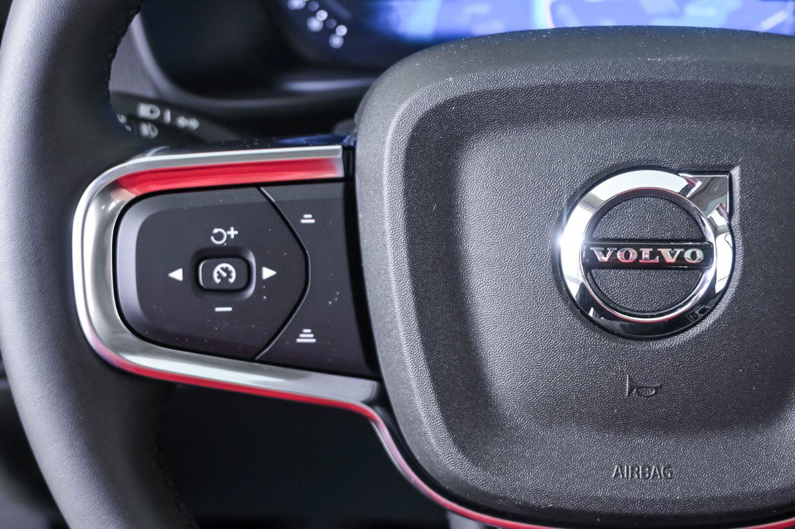 New 2026 Volvo XC40 B5 Plus w/ Climate Package AWD/4WD image 10