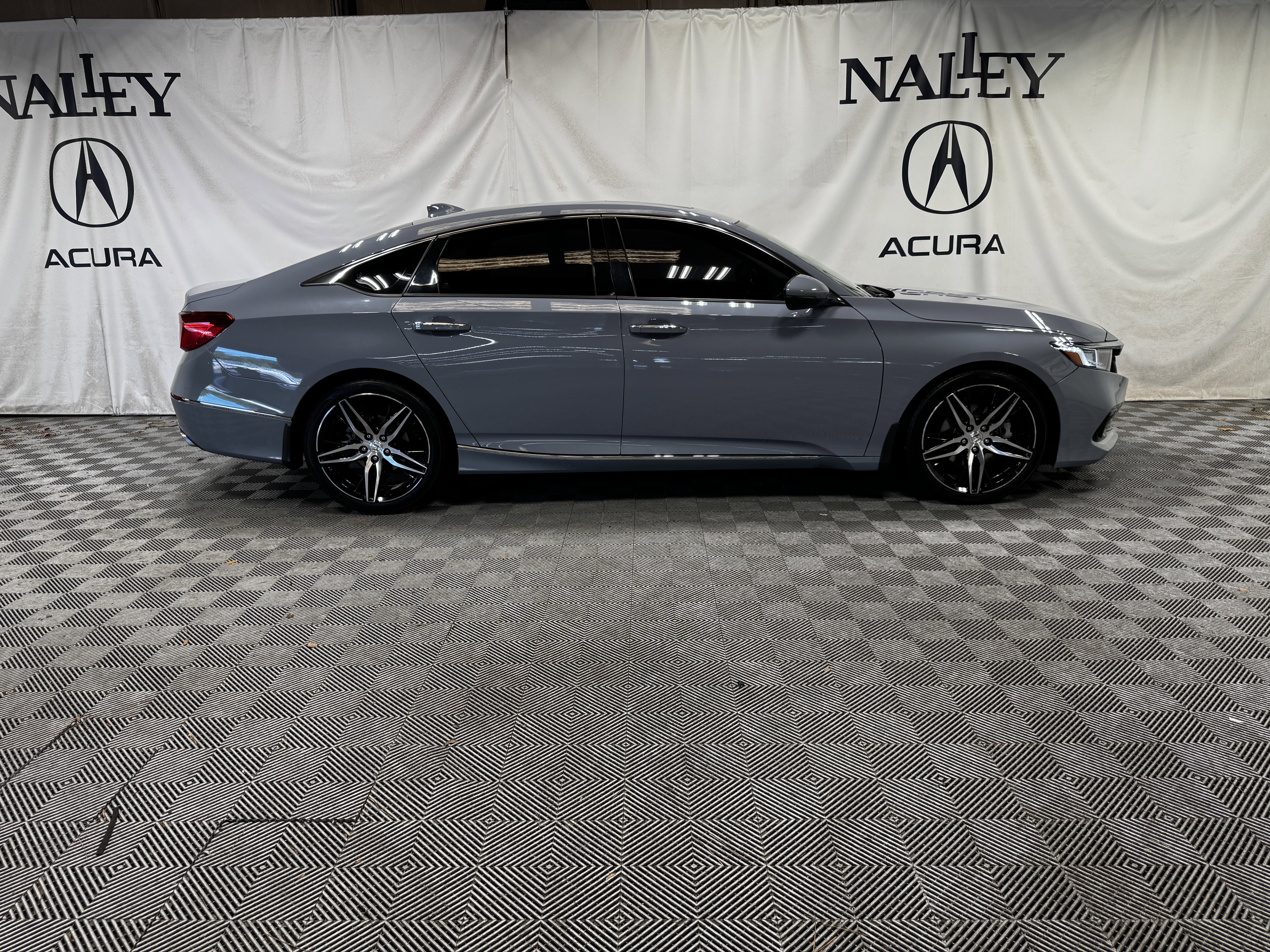 Used 2021 Honda Accord Touring image 2