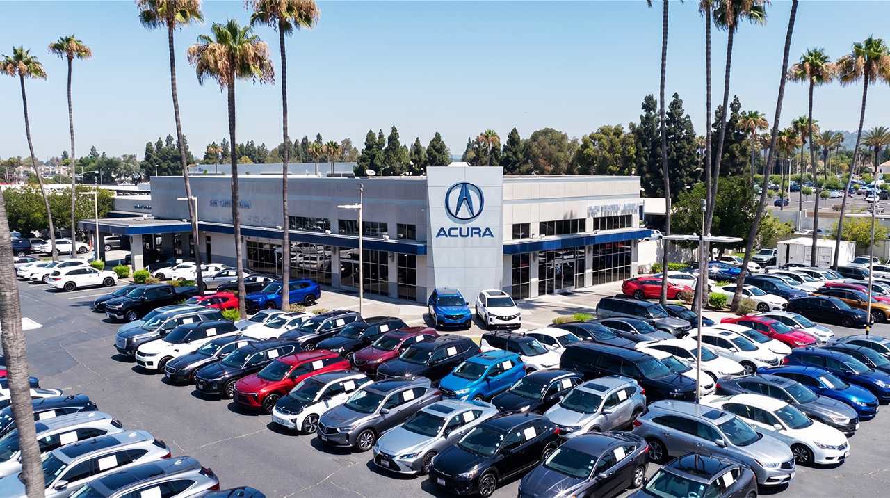 Used 2018 Ford Focus SE w/ SE Appearance Package FWD image 25