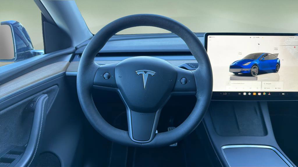 Used 2024 Tesla Model Y Performance image 9