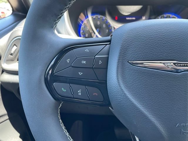 Used 2025 Chrysler Pacifica Limited AWD/4WD image 15